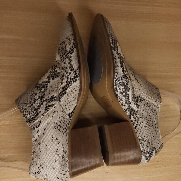 Journee Collection Snake Print Ankle Boots 7 - Picture 3 of 7
